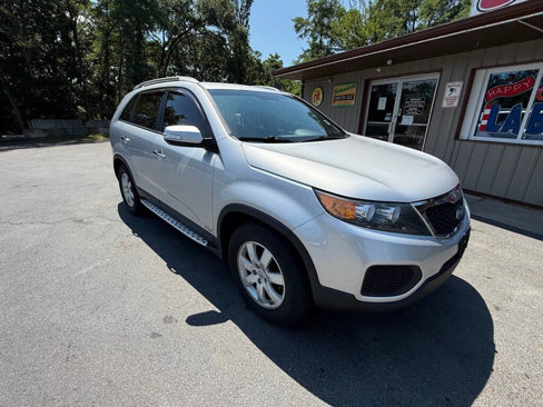 Used 2013 Kia Sorento LX image 2