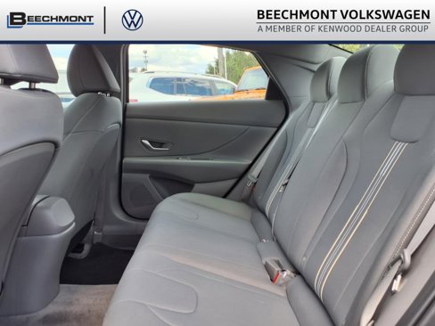 Used 2023 Hyundai Elantra SEL w/ Convenience Package image 10