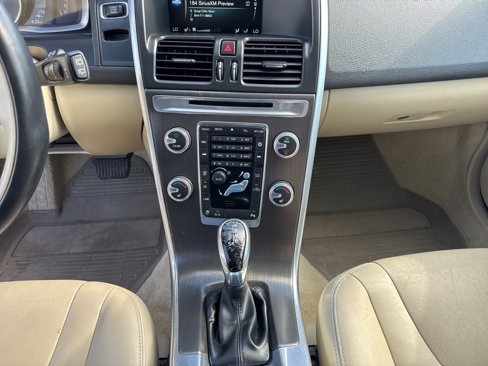 Used 2015 Volvo XC60 T6 w/ Protection Package image 40