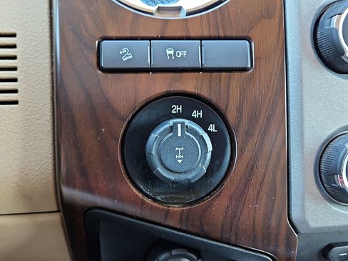 Used 2014 Ford F250 Lariat w/ Lariat Interior Package image 14