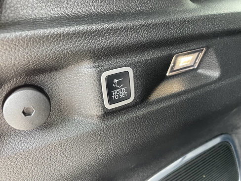 Used 2021 Jeep Grand Cherokee L Limited w/ Luxury Tech Group II image 8
