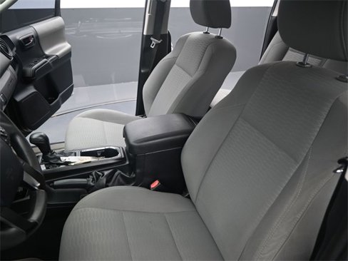 Used 2018 Toyota Tacoma SR image 10