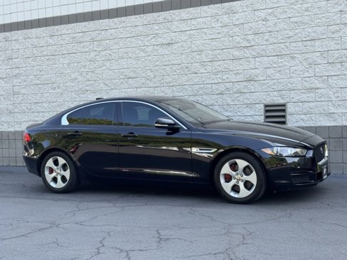Used 2018 Jaguar XE image 4