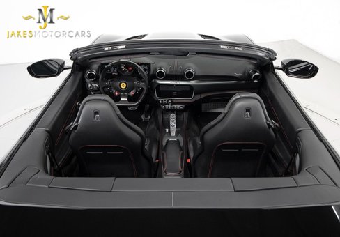 Used 2020 Ferrari Portofino image 10