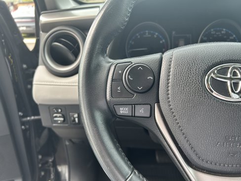 Used 2017 Toyota RAV4 XLE image 9
