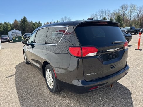 Used 2017 Chrysler Pacifica Touring image 7