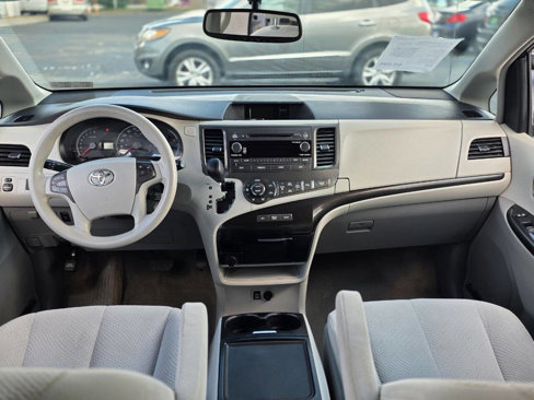 Used 2013 Toyota Sienna LE image 14