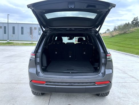 Used 2024 Jeep Grand Cherokee Altitude image 9