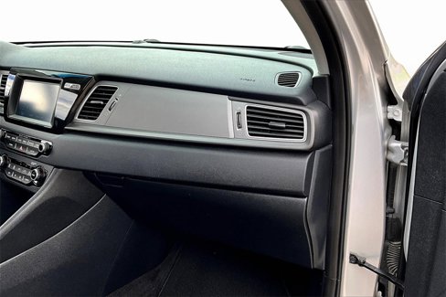 Certified 2019 Kia Niro LX image 16