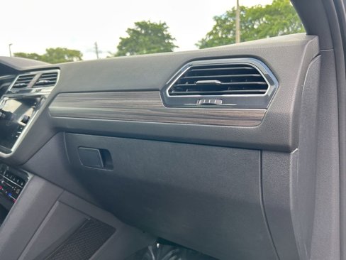 Used 2022 Volkswagen Tiguan SEL R-Line image 24