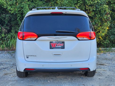 Used 2017 Chrysler Pacifica Touring-L image 21