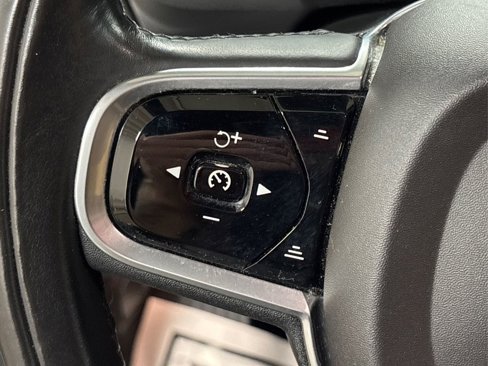 Used 2017 Volvo XC90 T6 Momentum w/ Vision Package image 37