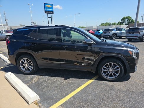 Used 2023 GMC Terrain SLT image 8
