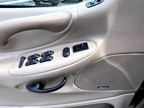 Used 2002 Ford Expedition Eddie Bauer image 60