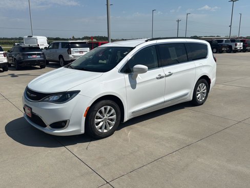 Used 2017 Chrysler Pacifica Touring-L image 7