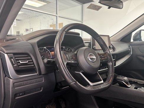 Used 2022 Nissan Rogue S image 11
