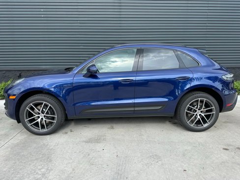 Used 2025 Porsche Macan image 2