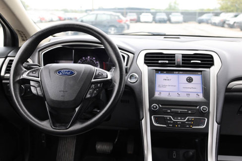 Used 2017 Ford Fusion SE w/ Fusion SE Technology Package image 22