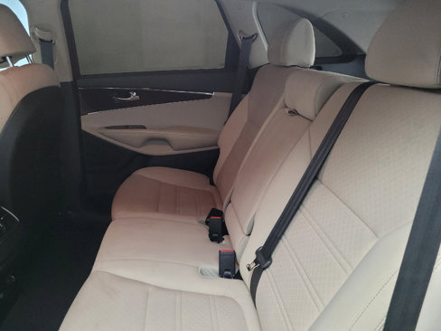Used 2017 Kia Sorento LX w/ LX Convenience Package image 18