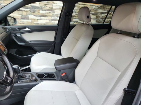 Used 2021 Volkswagen Tiguan SE R-Line image 18