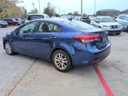 Used 2017 Kia Forte S image 2