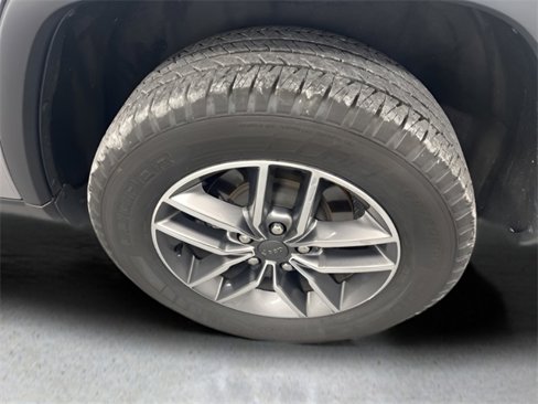 Used 2020 Jeep Grand Cherokee Limited image 28