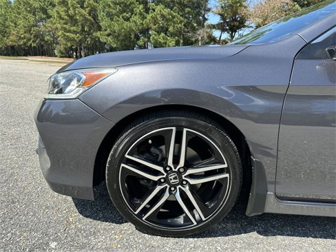 Used 2017 Honda Accord Sport image 10
