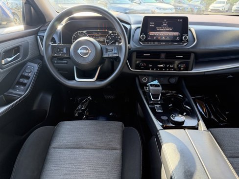Used 2023 Nissan Rogue SV image 14