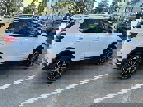Used 2020 Buick Encore GX Select image 3