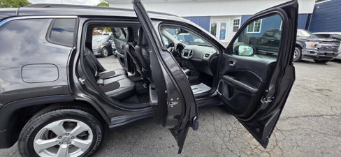 Used 2018 Jeep Compass Latitude w/ Popular Equipment Group image 10