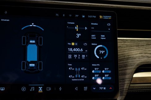 Used 2023 Rivian R1S Adventure image 27