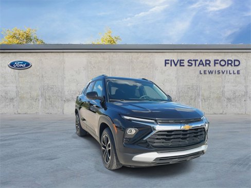 Used 2024 Chevrolet TrailBlazer LT image 2