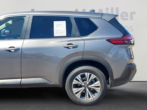 Used 2023 Nissan Rogue SV image 4