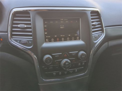 Used 2021 Jeep Grand Cherokee Laredo image 25