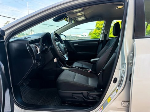 Used 2017 Toyota Corolla LE image 12