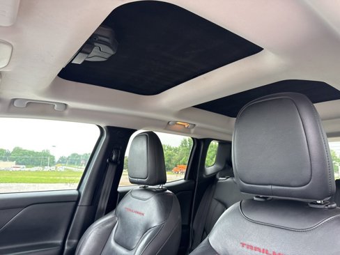 Used 2017 Jeep Renegade Trailhawk w/ Premium Trailhawk Package image 23