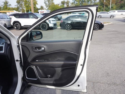 Used 2018 Jeep Compass Latitude w/ Cold Weather Group image 19