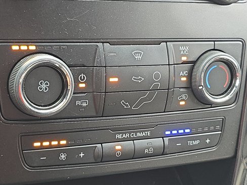 Used 2018 Ford Explorer XLT image 23