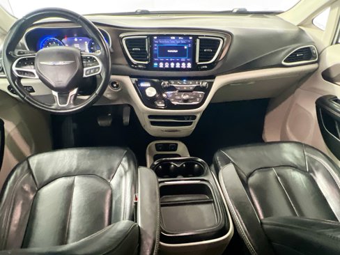 Used 2018 Chrysler Pacifica Touring-L w/ Advanced Safetytec Group image 30