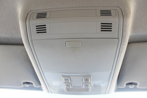 Used 2018 Volkswagen Tiguan S image 40
