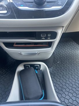 Used 2017 Chrysler Pacifica Touring-L image 5
