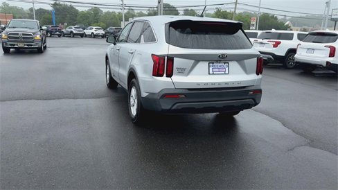 Used 2021 Kia Sorento LX image 7