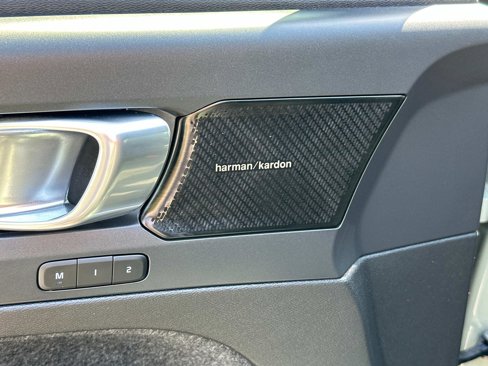 Certified 2022 Volvo C40 P8 Recharge Ultimate image 16