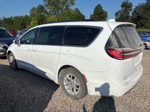 Used 2022 Chrysler Pacifica Touring-L image 2
