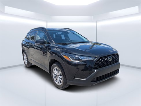 Used 2023 Toyota Corolla Cross LE image 1
