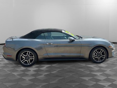 Used 2018 Ford Mustang Premium image 2
