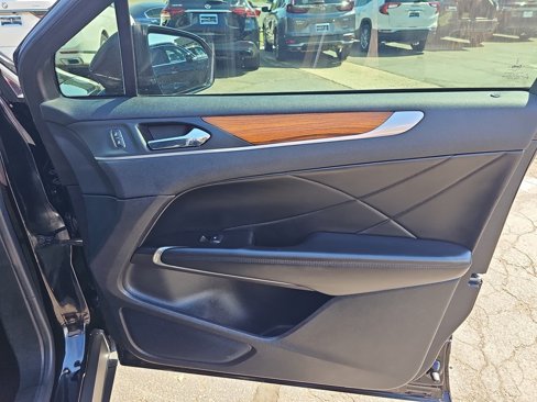 Used 2019 Lincoln MKC Reserve image 18