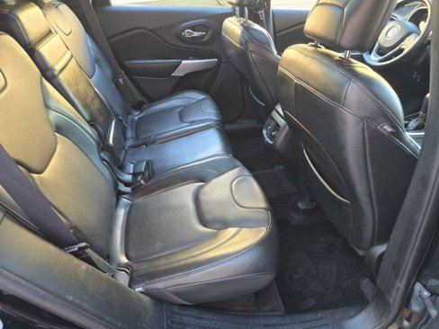 Used 2018 Jeep Cherokee Overland image 9