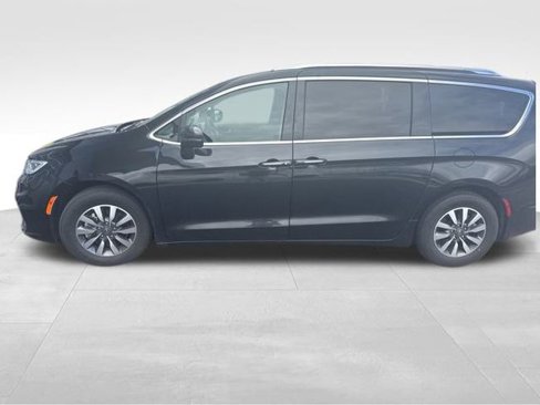 Used 2021 Chrysler Pacifica Touring-L image 4