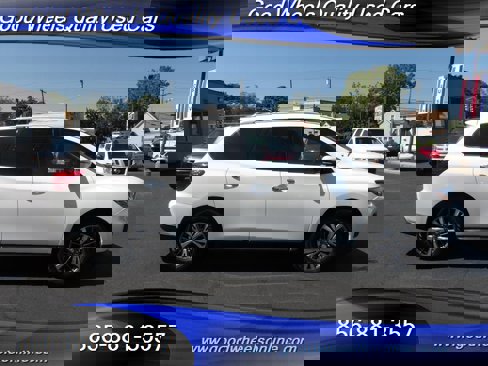 Used 2020 Nissan Pathfinder SV image 4